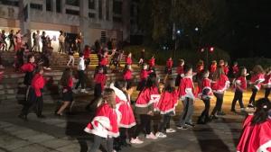 Коледните светлини грейнаха на алеята в Кюстендил
