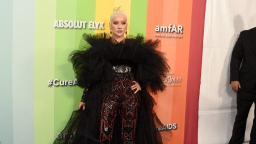  <p>Кристина&nbsp;<strong>без грим</strong>, пее нова песен</p> 