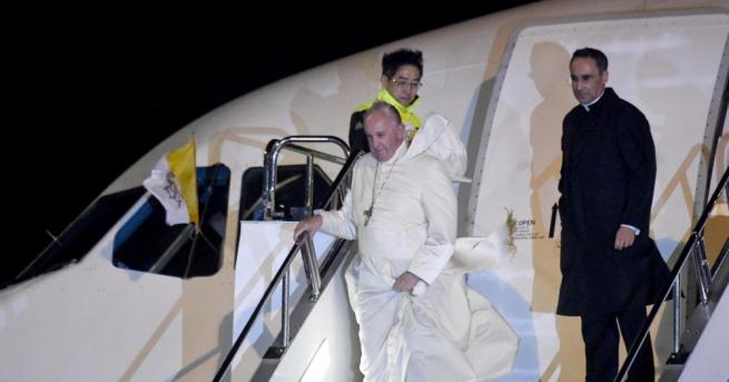 Папа Франциск пристигна на четиридневно посещение в Япония, откъдето се