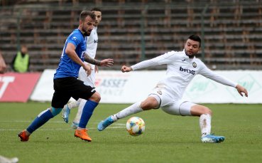 Отборите на Славия и Черно море играят при резултат 0 0