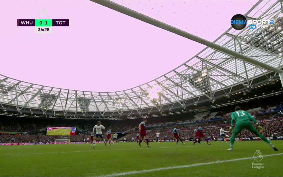 В 36-ата минута Хьон-Мин Сон откри резултата в срещата със