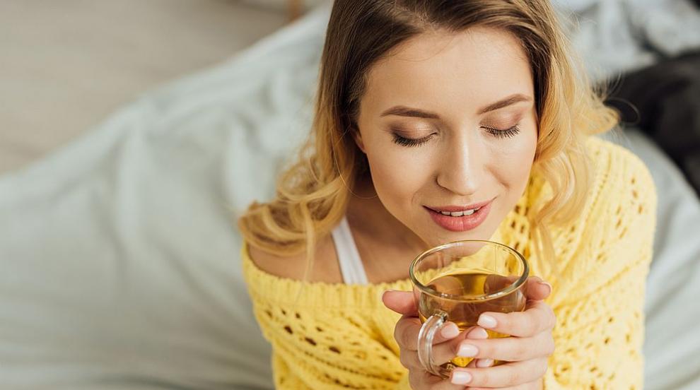 Кой билков чай облекчава стреса и подобрява съня