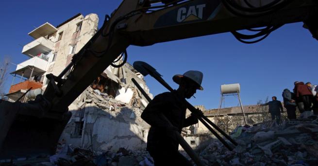 Жертвите при земетресението в Албания вече са 48 съобщи БТА Пострадали