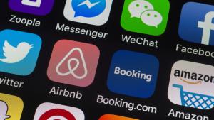 Базираната в САЩ платформа за настаняване Еърбиенби Airbnb съобщи днес