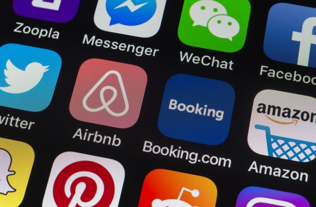 Платформата Еърбиенби (Airbnb) забранява на отдаващите под наем жилища да