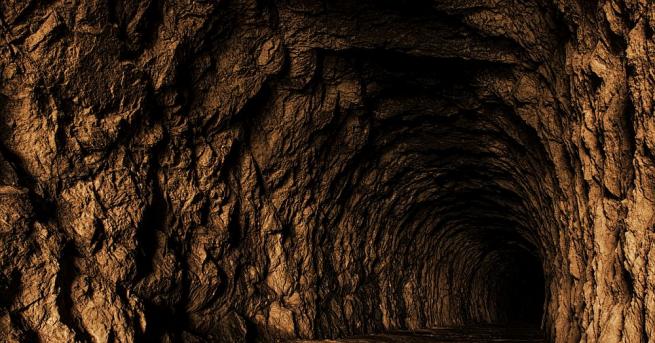 Унгарската полиция съобщи че е открила два тунела използвани от