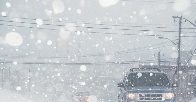 Силна зимна буря затруднява американците избрали да пътуват през дългия
