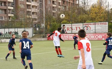 В Бургас не знаят почивка Тъкмо приключи един детски футболен