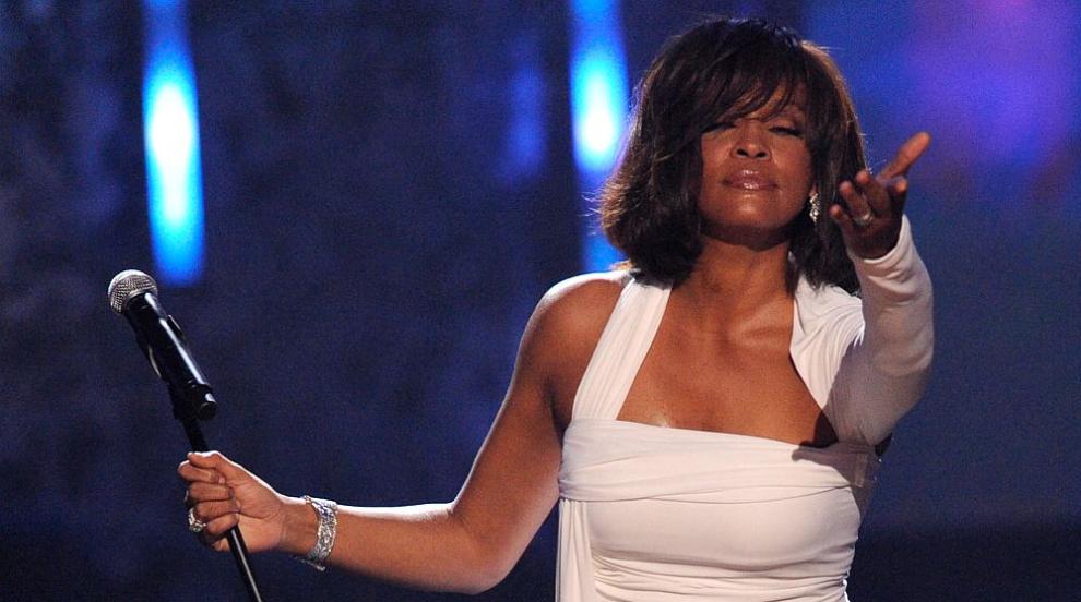 Уитни Хюстън - певицата с ангелския глас, която ще остане в сърцата ни завинаги (СНИМКИ)