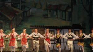 Клуб Абритус народни танци носии