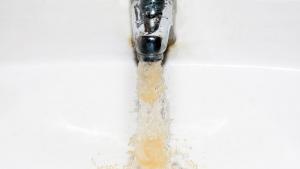 вода