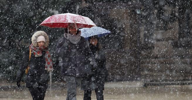 Продължава вълната с ниски температури и обилни снеговалежи в Гърция Не
