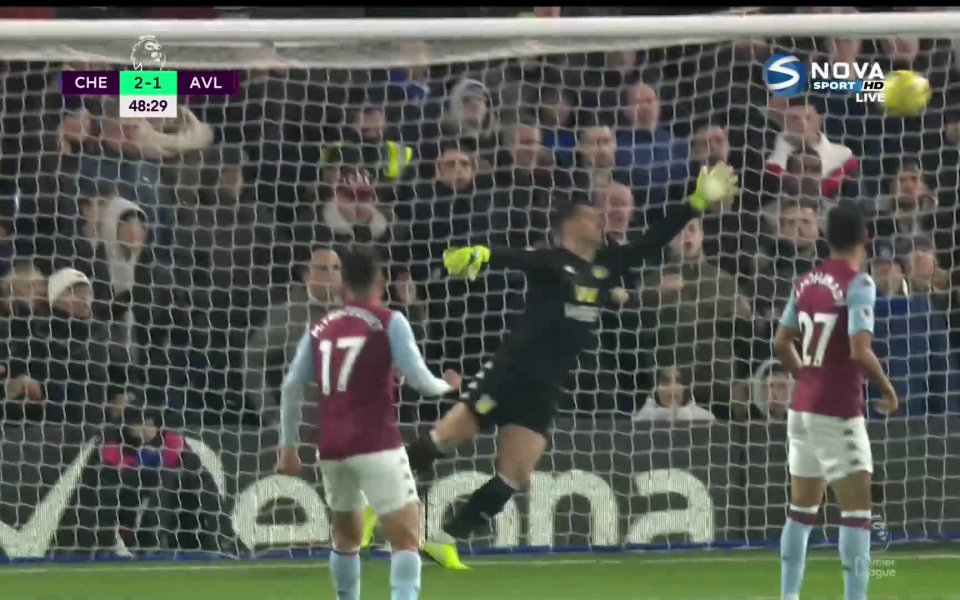 В началото на втората част играчите на Челси си върнаха