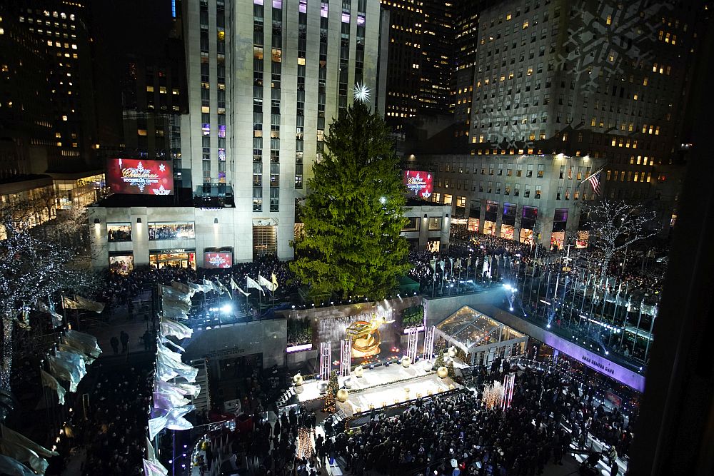 Запалването на светлините на коледното дърво пред Rockefeller Center