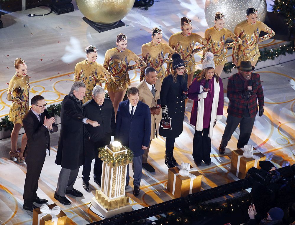 Запалването на светлините на коледното дърво пред Rockefeller Center