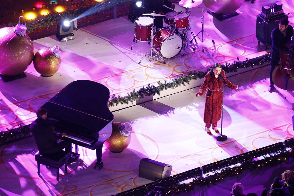 Запалването на светлините на коледното дърво пред Rockefeller Center