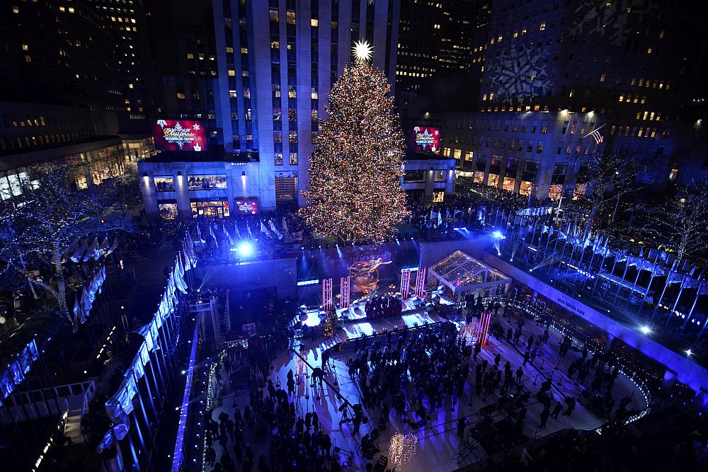Запалването на светлините на коледното дърво пред Rockefeller Center
