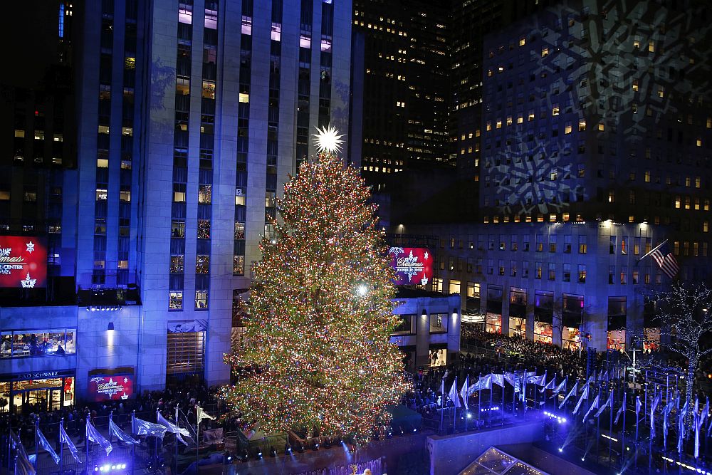 Запалването на светлините на коледното дърво пред Rockefeller Center