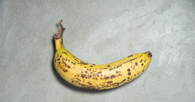 Любопитно Изкуство: банан, залепен с тиксо, струва 120 000 долара