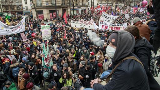  <p>800 000 стачкуваха против промяна на Макрон</p> 