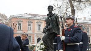 Радев Вапцаров паметник