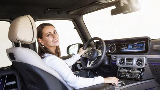  <p>Българката, която направи интериора на най-мъжкия Mercedes</p> 