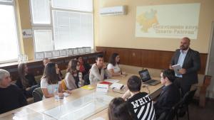 дебати ученици