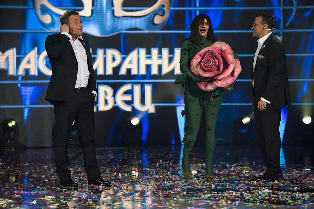 Маскираният певец
