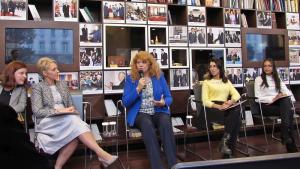 Илияна Йотова Ема Хопкинс