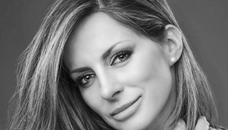 Саня Жекова и любимият ѝ мъж караха сърф на края на света (ВИДЕО)