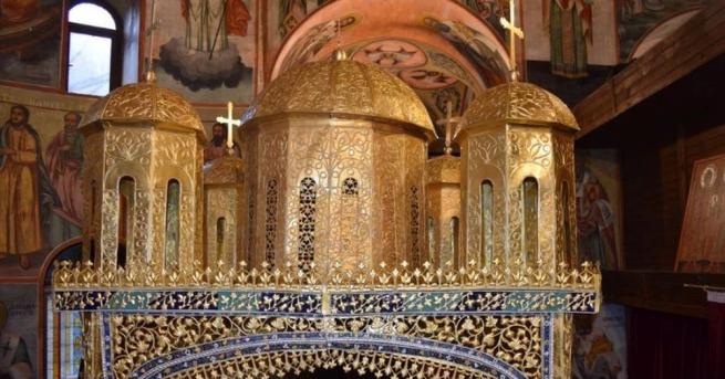 В навечерието на Рождеството на Боговъплъщението Пресветата Пречистата Богородица ще