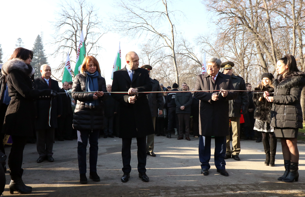 <p>Паметник на Капитан Петко войвода беше открит в Алеята на бележитите българи в Борисовата градина в София. Тази година се отбелязват 175 години от рождението на изтъкнатия революционер и защитник на тракийската кауза.</p>