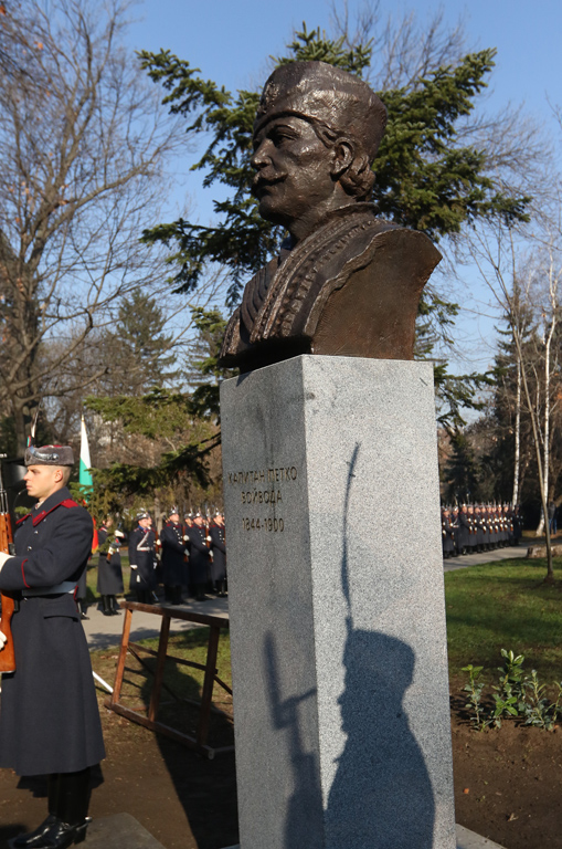 <p>Паметник на Капитан Петко войвода беше открит в Алеята на бележитите българи в Борисовата градина в София. Тази година се отбелязват 175 години от рождението на изтъкнатия революционер и защитник на тракийската кауза.</p>