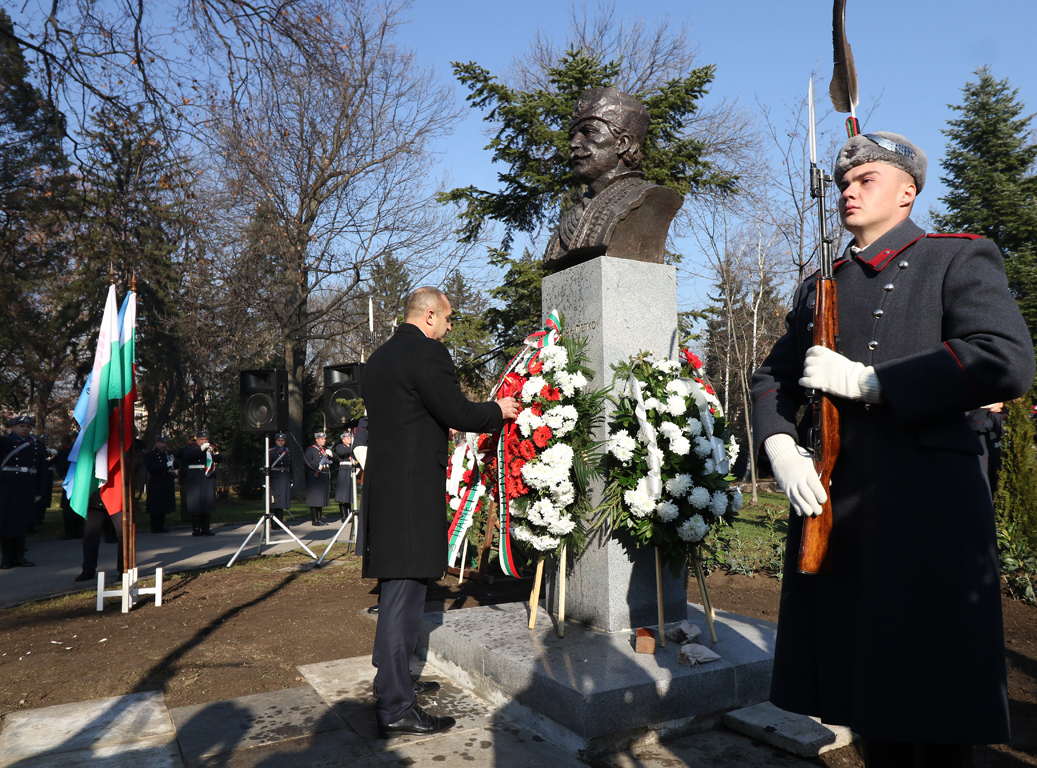 <p>Паметник на Капитан Петко войвода беше открит в Алеята на бележитите българи в Борисовата градина в София. Тази година се отбелязват 175 години от рождението на изтъкнатия революционер и защитник на тракийската кауза.</p>