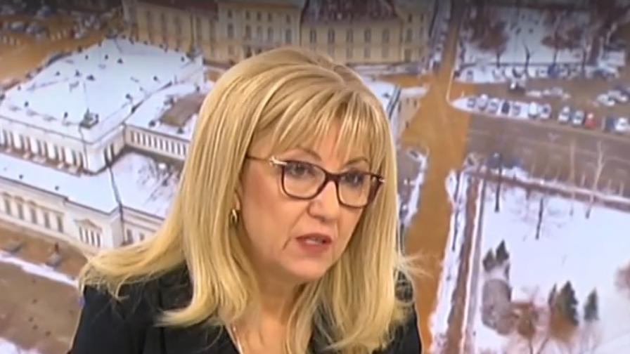 Министър Аврамова за Перник: Няма отворени кранове