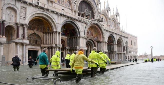 Голяма част от Венеция се оказа под вода Приливът приливът