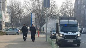 полицаи охраняват моловете