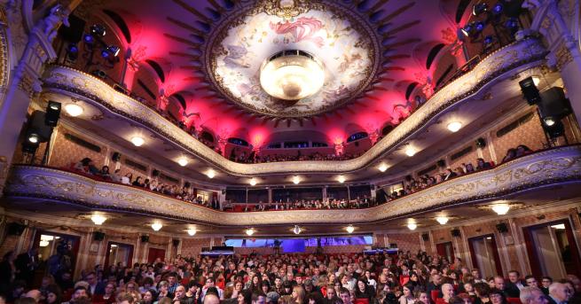 България Българската Коледа подкрепя децата в беда На сцената на