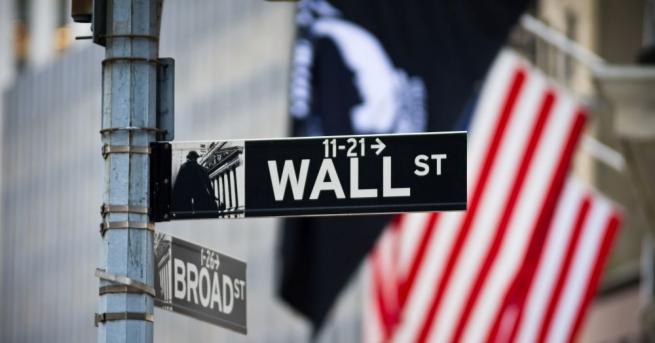 Акциите на Уолстрийт се сринаха рязко след като американски удар