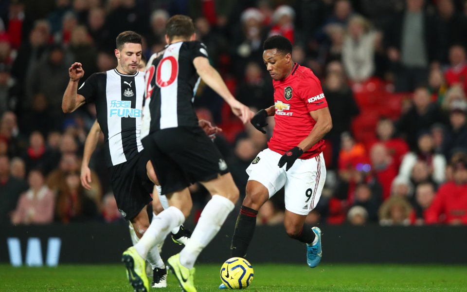 Манчестър Юнайтед посреща Нюкасъл в мач от 25-ия кръг на