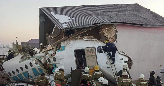 Черните кутии на казахстанския самолет, който по-рано днес катастрофира малко