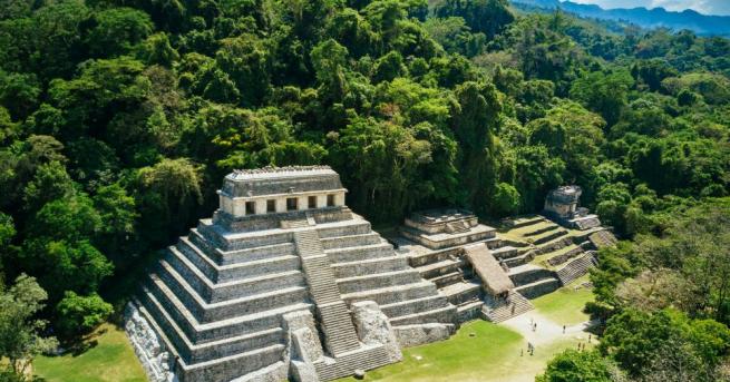 Археолози откриха останки от голям дворец на маите използван преди