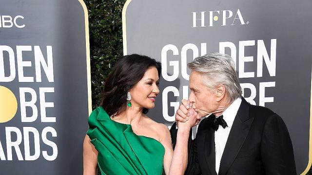 Сексапил по британски: Най-съблазните визии на Катрин Зита-Джоунс (СНИМКИ)