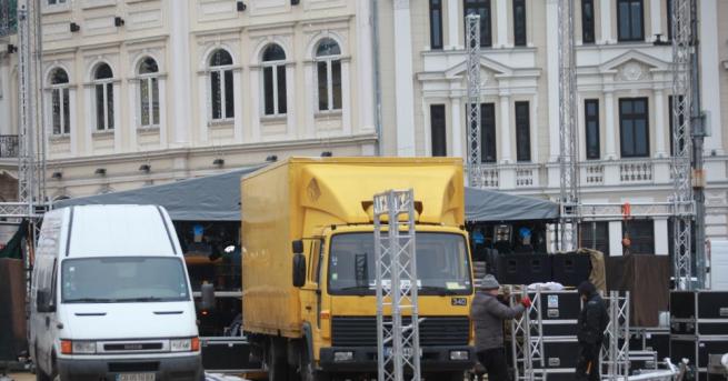 Във връзка с реализацията на традиционния празничен Новогодишен концерт Сцена