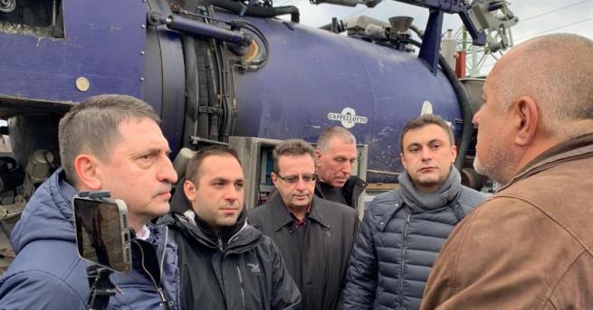 Премиерът Бойко Борисов пристигна в Перник за заседанието на кризисния