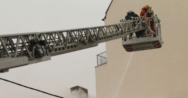 Голям пожар избухна в района на Сточна гара в София