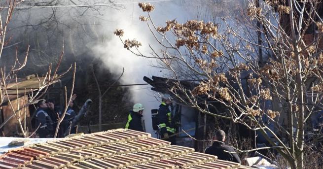 Пожар избухна в таванско помещение на двуетажна къща в село
