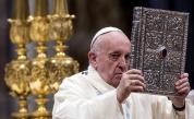  Папа Франциск плесна по ръката напориста жена 
