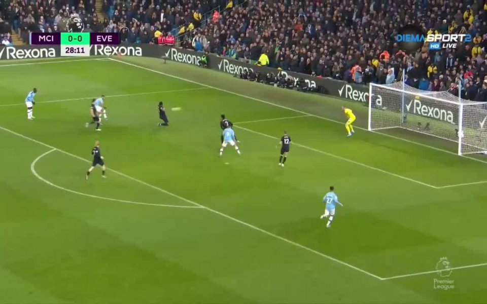 След 45 минути игра отборите на Манчестър Сити и Евертън