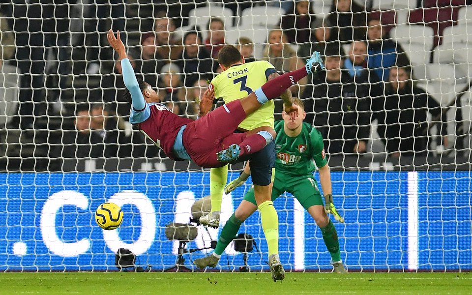 Нападателят на Уест Хям Себастиен Алер удвои преднината на домакините